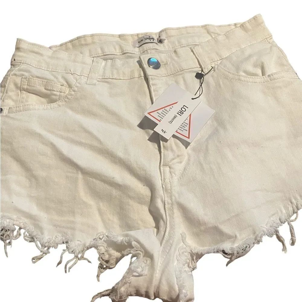 New Vintage size 8 new with tags style LORI (white denim) cute shorts